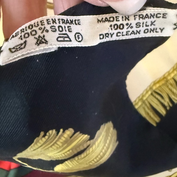 HERMES “VUE DU CARROSSE DE LA GALERE LA REALE” SILK SCARF WITH COA - Picture 12 of 16